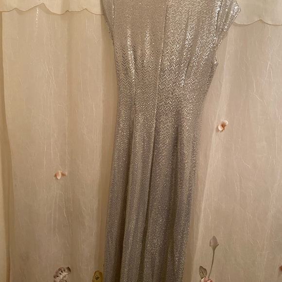 Dress - Picture 2 of 5